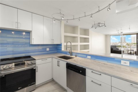 Condominio en venta en North Miami Beach, Florida, 2 dormitorios, 103.12 m2 № 2032626 - foto 13