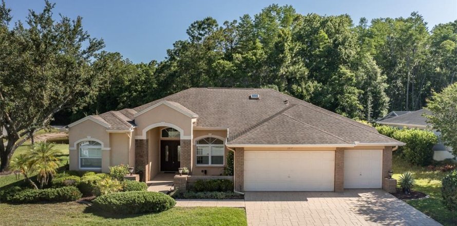 House in New Port Richey, Florida 4 bedrooms, 193.42 sq.m. № 2149908