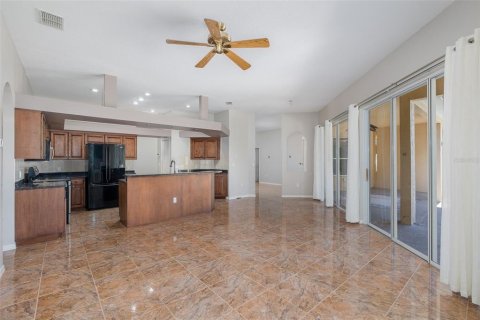 House in New Port Richey, Florida 4 bedrooms, 193.42 sq.m. № 2149908 - photo 27