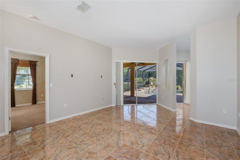 House in New Port Richey, Florida 4 bedrooms, 193.42 sq.m. № 2149908 - photo 30