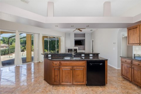House in New Port Richey, Florida 4 bedrooms, 193.42 sq.m. № 2149908 - photo 19