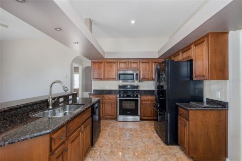 House in New Port Richey, Florida 4 bedrooms, 193.42 sq.m. № 2149908 - photo 18