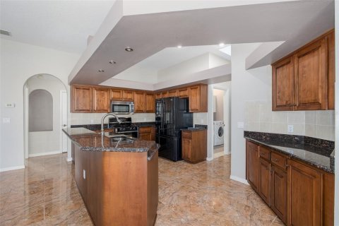 House in New Port Richey, Florida 4 bedrooms, 193.42 sq.m. № 2149908 - photo 20