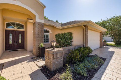 House in New Port Richey, Florida 4 bedrooms, 193.42 sq.m. № 2149908 - photo 2
