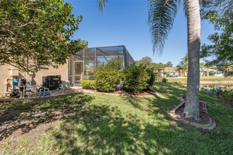 House in New Port Richey, Florida 4 bedrooms, 193.42 sq.m. № 2149908 - photo 15
