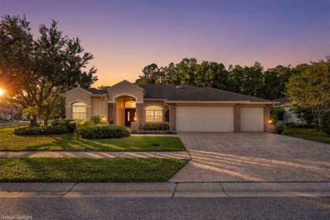 House in New Port Richey, Florida 4 bedrooms, 193.42 sq.m. № 2149908 - photo 4