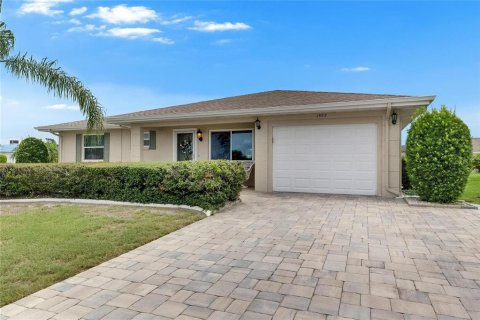 House in Sun City Center, Florida 2 bedrooms, 173.91 sq.m. № 1818931 - photo 1