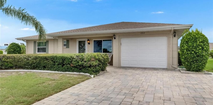 House in Sun City Center, Florida 2 bedrooms, 173.91 sq.m. № 1818931