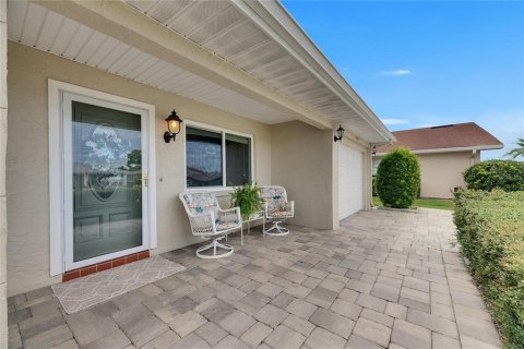 House in Sun City Center, Florida 2 bedrooms, 173.91 sq.m. № 1818931 - photo 4