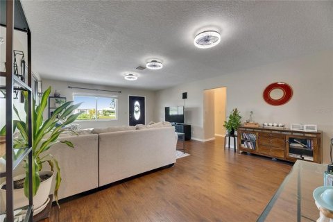 House in Sun City Center, Florida 2 bedrooms, 173.91 sq.m. № 1818931 - photo 11