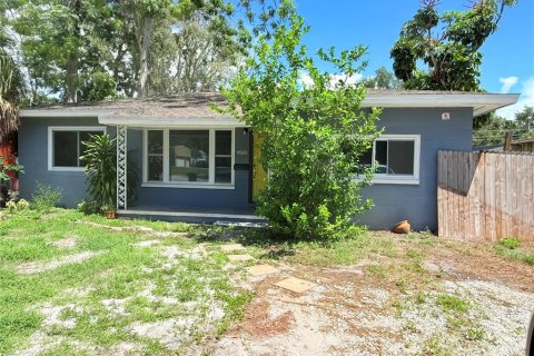 House in Saint Petersburg, Florida 3 bedrooms, 138.61 sq.m. № 2351730