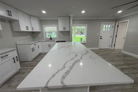 Villa ou maison à vendre à Tampa, Floride: 3 chambres, 217.02 m2 № 2315284 - photo 5