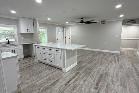 Villa ou maison à vendre à Tampa, Floride: 3 chambres, 217.02 m2 № 2315284 - photo 6