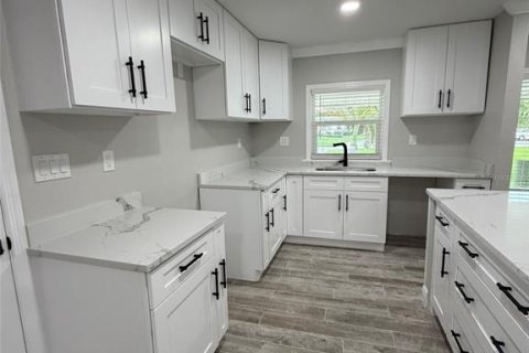 Villa ou maison à vendre à Tampa, Floride: 3 chambres, 217.02 m2 № 2315284 - photo 3