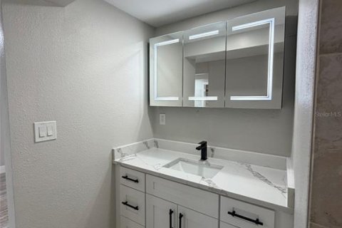 Villa ou maison à vendre à Tampa, Floride: 3 chambres, 217.02 m2 № 2315284 - photo 29