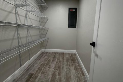 Villa ou maison à vendre à Tampa, Floride: 3 chambres, 217.02 m2 № 2315284 - photo 4