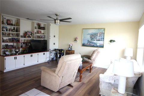 Condominio en venta en Sun City Center, Florida, 2 dormitorios, 89.19 m2 № 1808142 - foto 9