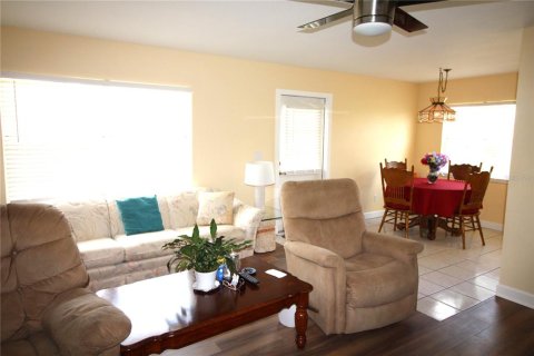 Condominio en venta en Sun City Center, Florida, 2 dormitorios, 89.19 m2 № 1808142 - foto 10