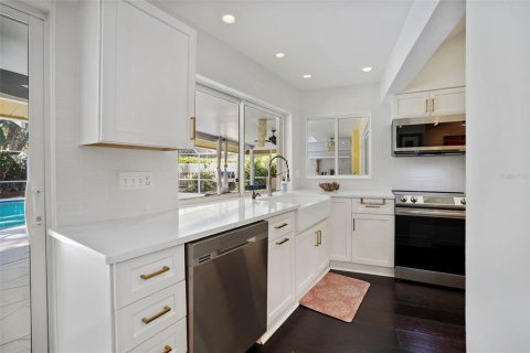 House in Safety Harbor, Florida 4 bedrooms, 206.52 sq.m. № 1873589 - photo 14