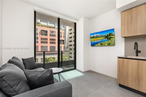 Condominio en alquiler en Miami, Florida, 1 dormitorio, 55.46 m2 № 2035940 - foto 9