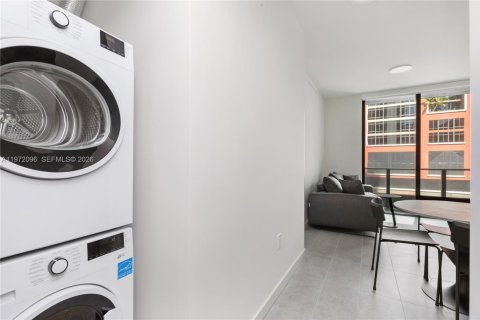 Condominio en alquiler en Miami, Florida, 1 dormitorio, 55.46 m2 № 2035940 - foto 27