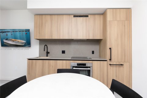 Condominio en alquiler en Miami, Florida, 1 dormitorio, 55.46 m2 № 2035940 - foto 3