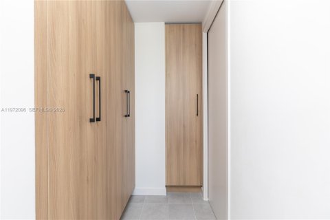 Condominio en alquiler en Miami, Florida, 1 dormitorio, 55.46 m2 № 2035940 - foto 21