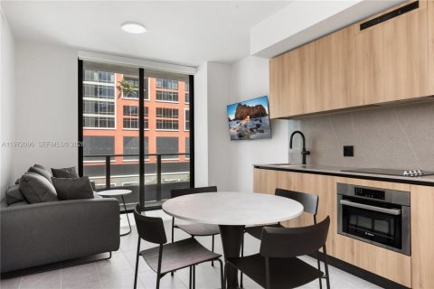 Condominio en alquiler en Miami, Florida, 1 dormitorio, 55.46 m2 № 2035940 - foto 6