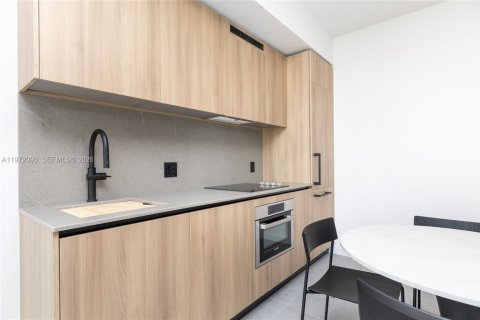 Condominio en alquiler en Miami, Florida, 1 dormitorio, 55.46 m2 № 2035940 - foto 2