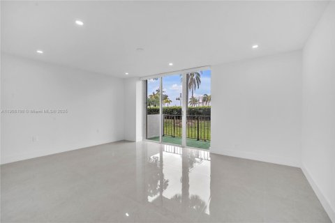 Condominio en alquiler en Aventura, Florida, 2 dormitorios, 120.12 m2 № 1966035 - foto 10