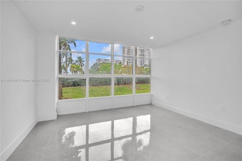 Condominio en alquiler en Aventura, Florida, 2 dormitorios, 120.12 m2 № 1966035 - foto 17