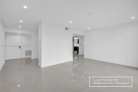 Condominio en alquiler en Aventura, Florida, 2 dormitorios, 120.12 m2 № 1966035 - foto 4