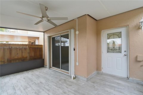Townhouse in Miami, Florida 3 bedrooms, 107.77 sq.m. № 2069595 - photo 26