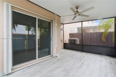 Townhouse in Miami, Florida 3 bedrooms, 107.77 sq.m. № 2069595 - photo 28