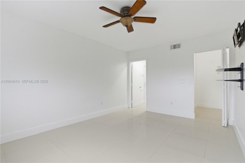 Townhouse in Miami, Florida 3 bedrooms, 107.77 sq.m. № 2069595 - photo 18