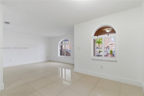 Townhouse in Miami, Florida 3 bedrooms, 107.77 sq.m. № 2069595 - photo 8