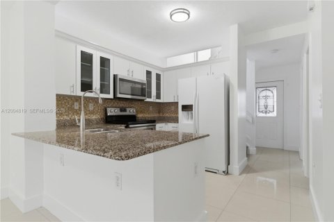 Townhouse in Miami, Florida 3 bedrooms, 107.77 sq.m. № 2069595 - photo 9