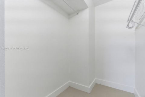 Townhouse in Miami, Florida 3 bedrooms, 107.77 sq.m. № 2069595 - photo 19