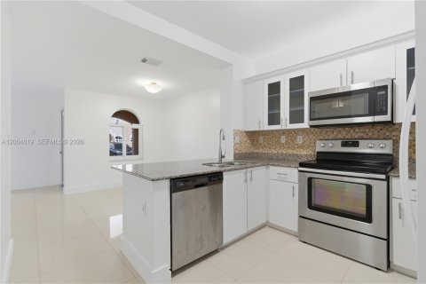 Townhouse in Miami, Florida 3 bedrooms, 107.77 sq.m. № 2069595 - photo 12