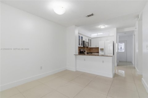 Townhouse in Miami, Florida 3 bedrooms, 107.77 sq.m. № 2069595 - photo 5