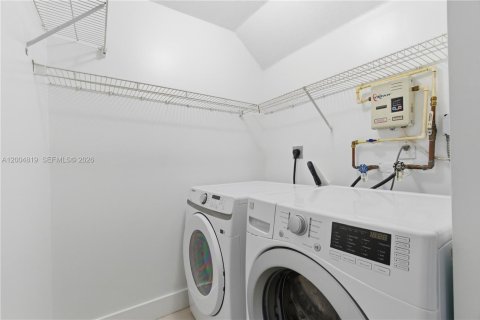 Townhouse in Miami, Florida 3 bedrooms, 107.77 sq.m. № 2069595 - photo 11