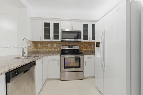 Townhouse in Miami, Florida 3 bedrooms, 107.77 sq.m. № 2069595 - photo 10
