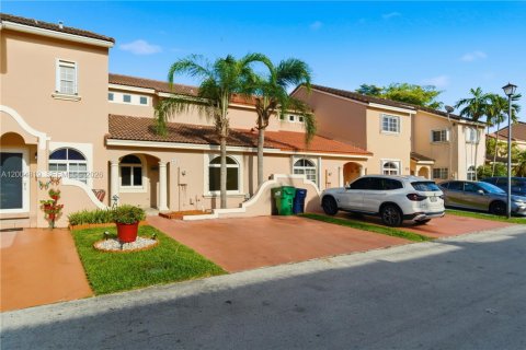 Townhouse in Miami, Florida 3 bedrooms, 107.77 sq.m. № 2069595 - photo 3