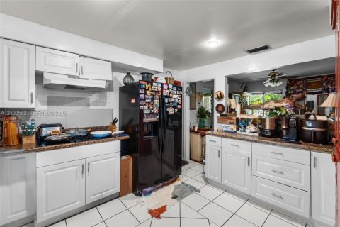 Villa ou maison à vendre à South Miami, Floride: 3 chambres, 176.51 m2 № 2402060 - photo 8