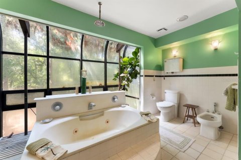House in Ormond Beach, Florida 5 bedrooms, 325.16 sq.m. № 2322804 - photo 14