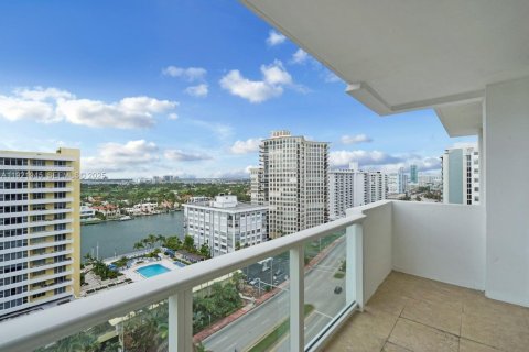 Copropriété à vendre à Miami Beach, Floride: 2 chambres, 119.84 m2 № 1982502 - photo 1