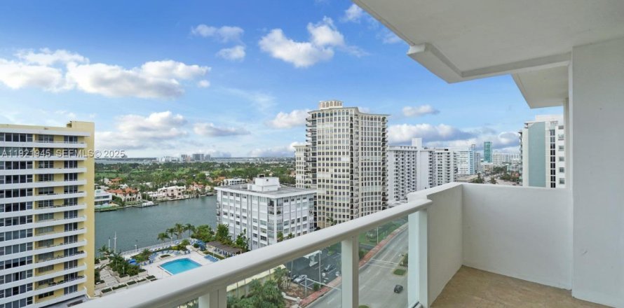 Condo à Miami Beach, Floride, 2 chambres № 1982502