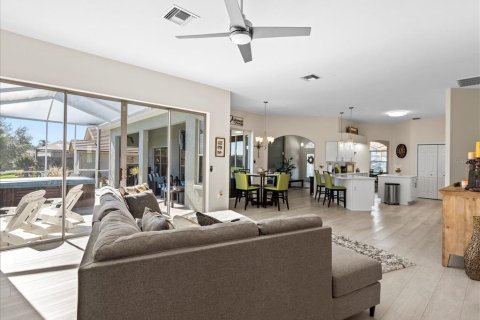 Casa en venta en Weeki Wachee, Florida, 3 dormitorios, 224.64 m2 № 2214016 - foto 10