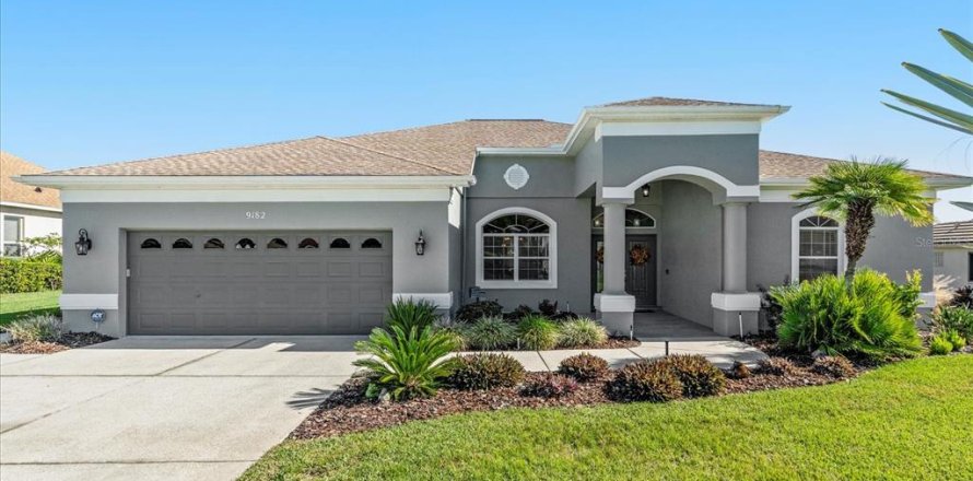 Casa en Weeki Wachee, Florida 3 dormitorios, 224.64 m2 № 2214016