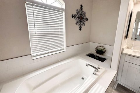 Casa en venta en Weeki Wachee, Florida, 3 dormitorios, 224.64 m2 № 2214016 - foto 12